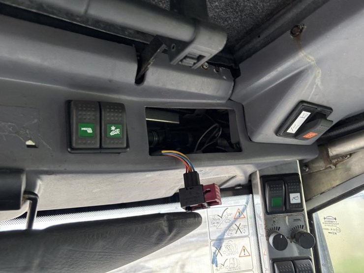 applied-sweepers-636hs-image-15