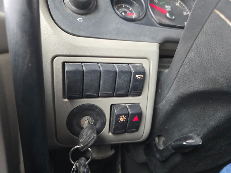 2020-peterbilt-567-image-185