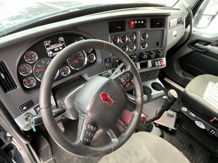 2020-kenworth-t680-image-22