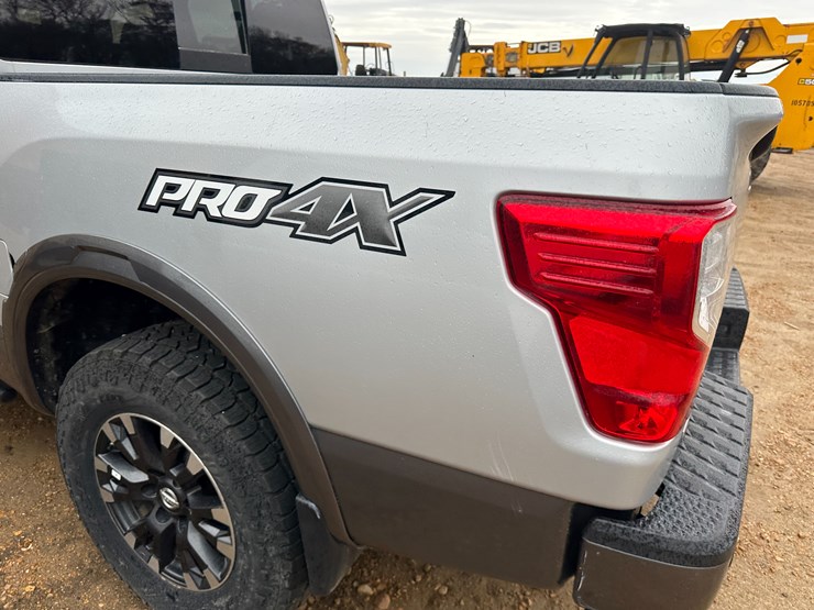 2019-nissan-titan-image-37