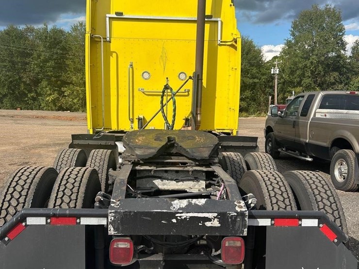 peterbilt-384-image-64