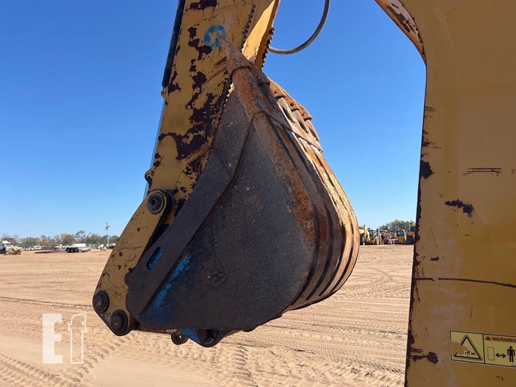 2016-caterpillar-415f2-image-25