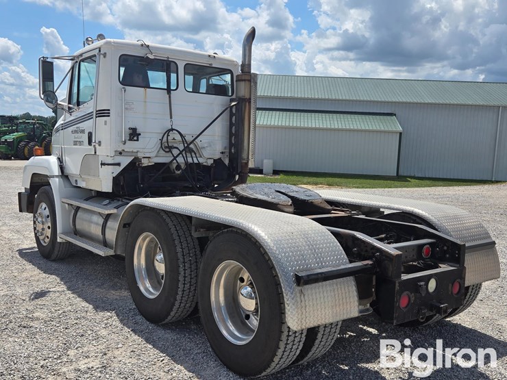 1992-freightliner-flc112-image-7