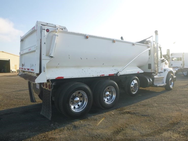 2019-peterbilt-567-image-3