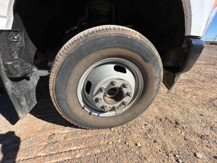 2023-ford-f350-image-33