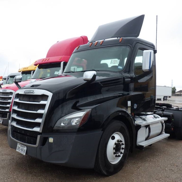 2020 FREIGHTLINER CASCADIA 126