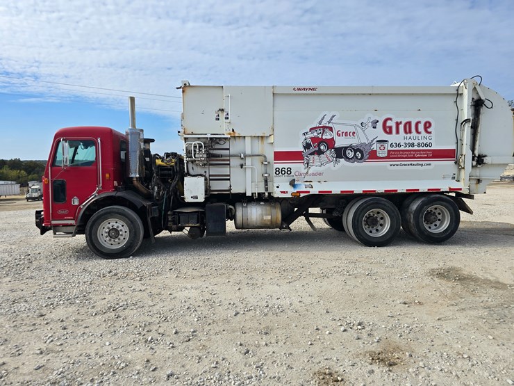 2003-peterbilt-320-image-10