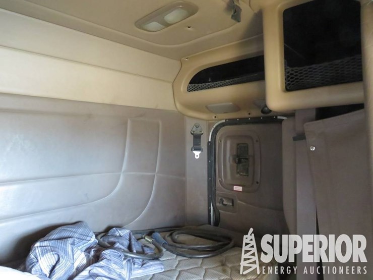 2014-peterbilt-388-image-13