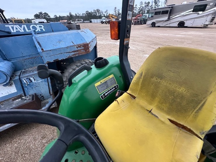 john-deere-4105-image-44