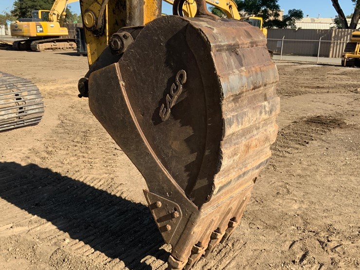 komatsu-pc220-lc-8-image-13