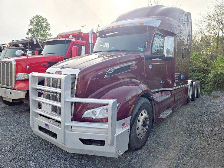 2022-peterbilt-579-image-1