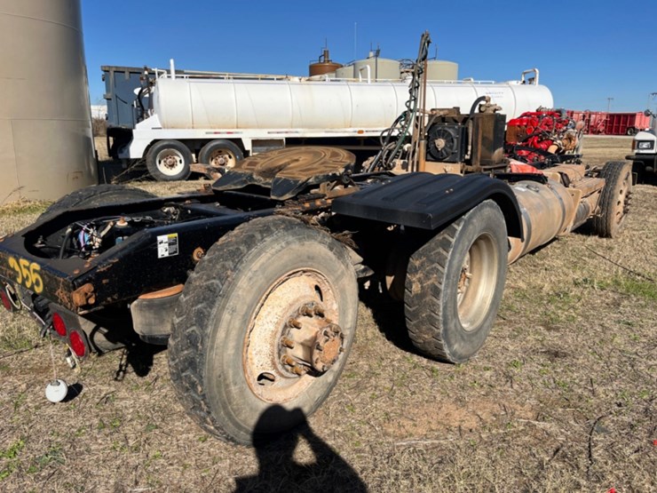 2011-peterbilt-367-image-5