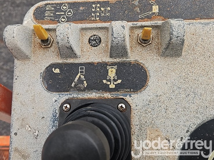 2016-jlg-800aj-image-38