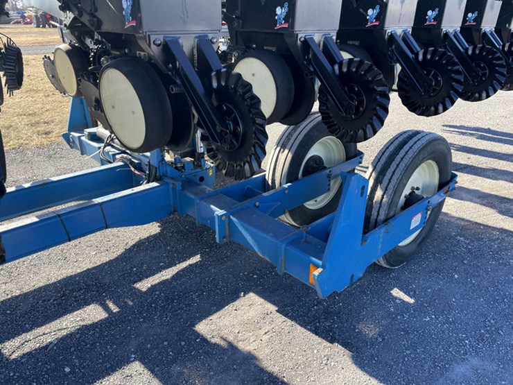 1998-kinze-2600-image-38