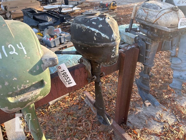 vintage-johnson-outboard-motor-image-1