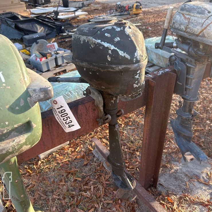 VINTAGE JOHNSON OUTBOARD MOTOR