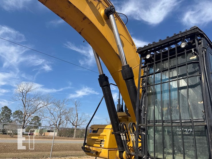 2019-caterpillar-326fl-image-23