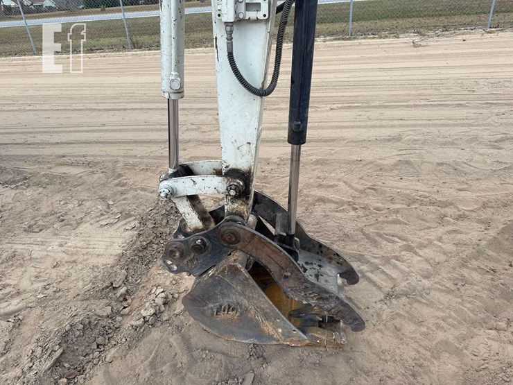 takeuchi-tb235-2-image-21