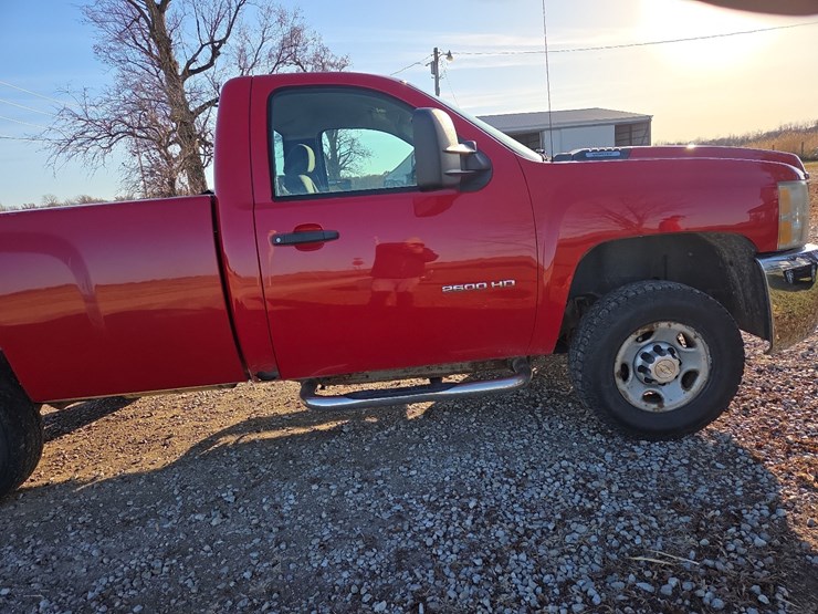 2010-chevrolet-2500hd-image-21