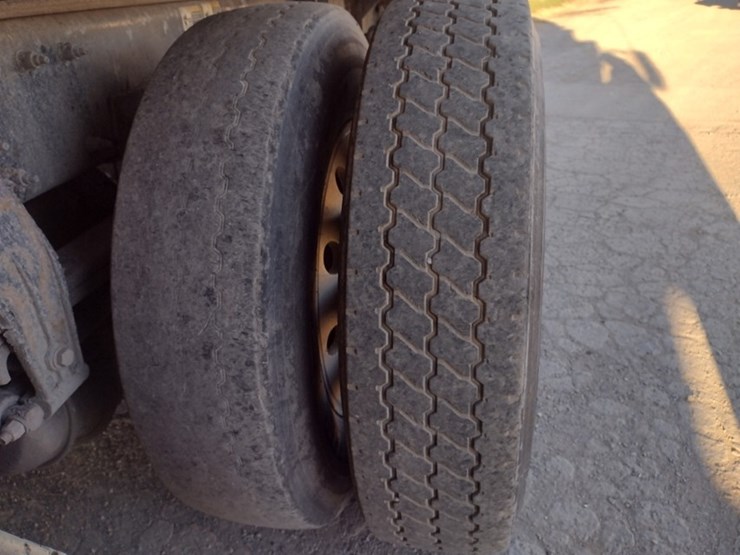 peterbilt-389-image-30