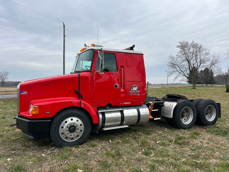 #95-•-volvo-semi-image-1