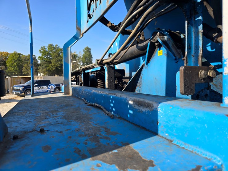 2013-peterbilt-320-image-78