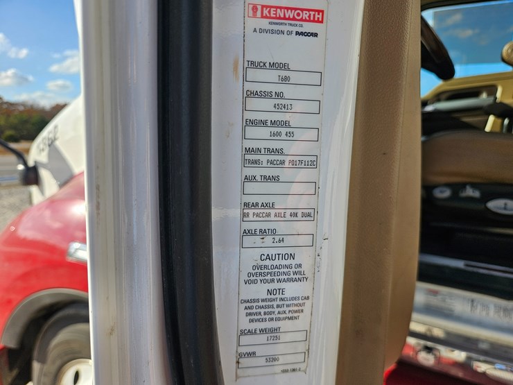 2021-kenworth-t680-image-32
