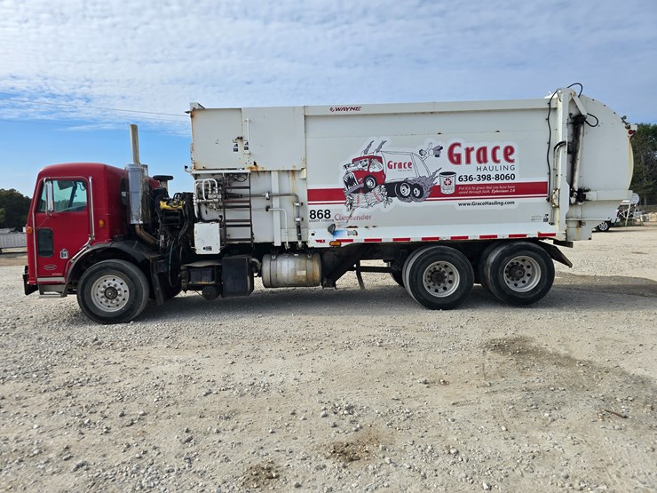 2003-peterbilt-320-image-11