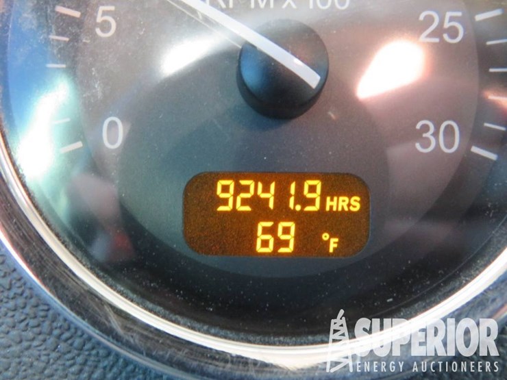 2016-peterbilt-389-image-16