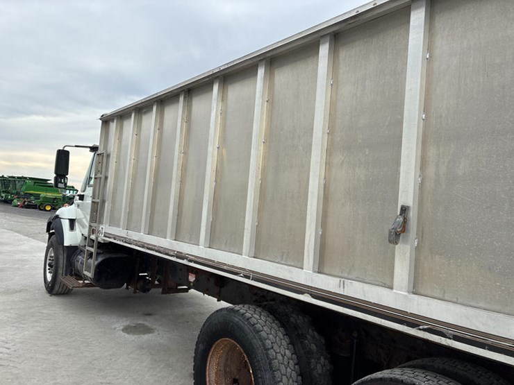 case-ih-7400-image-51