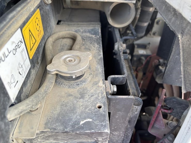 2012-takeuchi-tb180fr-image-43