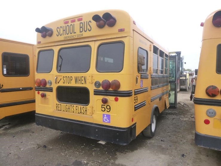 2004-ford-e450-image-3