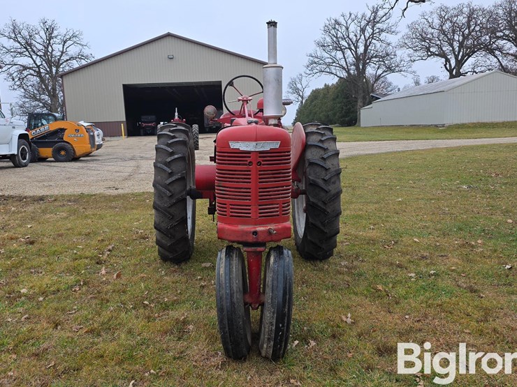 1945-farmall-h-2wd-tractor-image-2