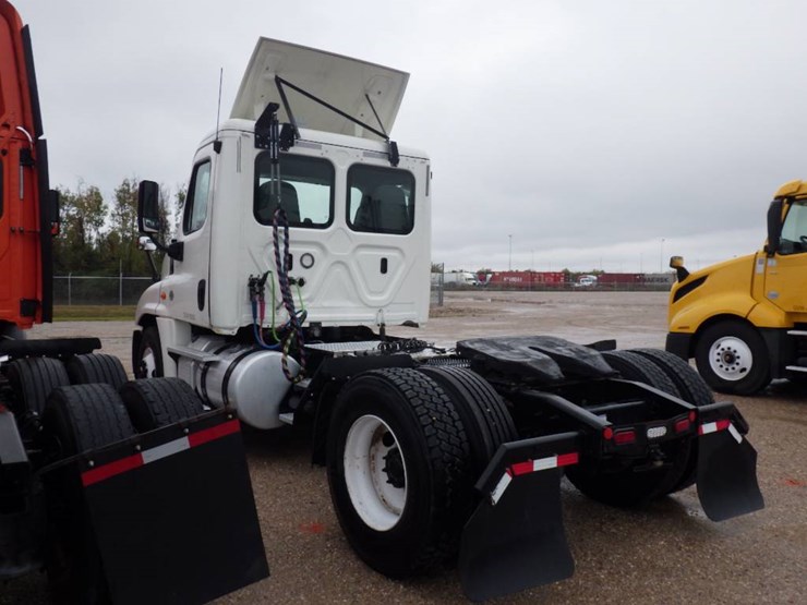 freightliner-cascadia-125-image-10