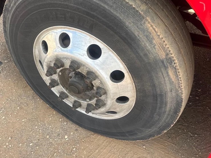 2016-peterbilt-579-image-8