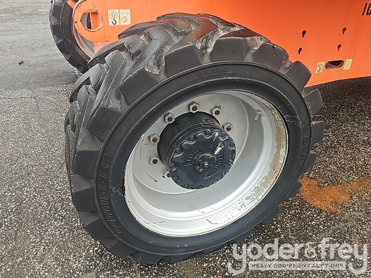 2016-jlg-800aj-image-8