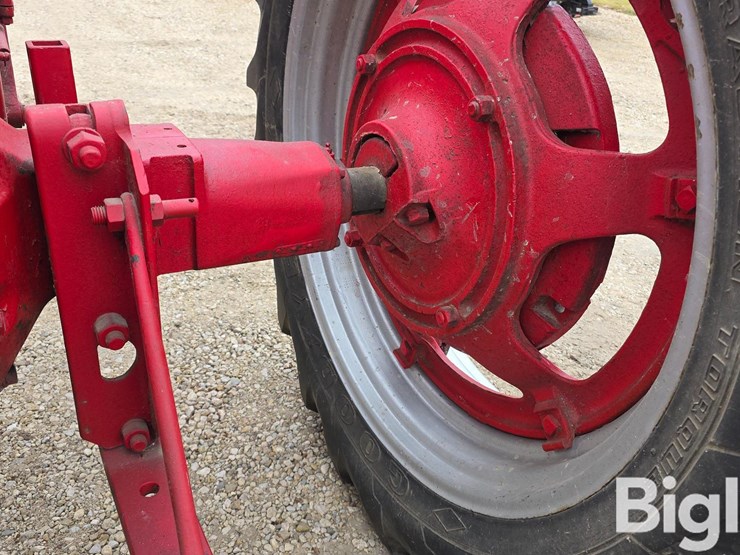 1951-farmall-m-2wd-tractor-image-12