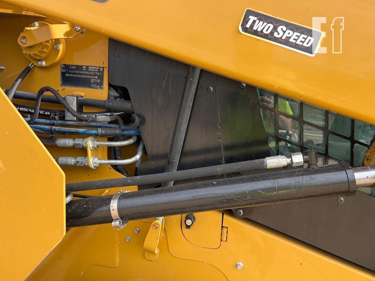 2016-caterpillar-236d-image-14