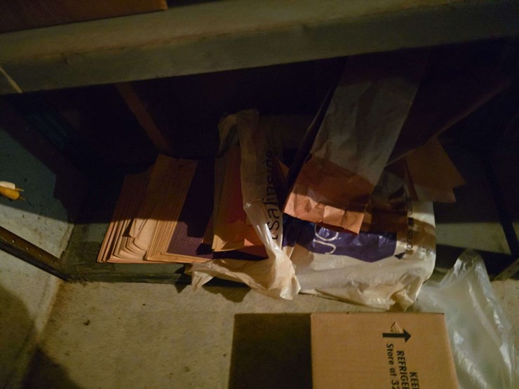 playing-chips,-old-radio,-lamp,-misc.-shelf-not-included-image-4