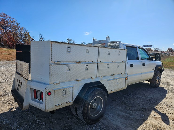 chevrolet-silverado-3500-image-16