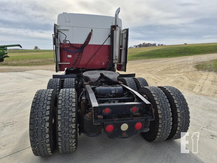 freightliner-fld120-image-8