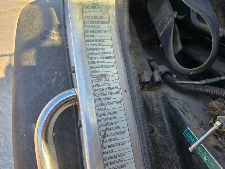 2013-peterbilt-320-image-38