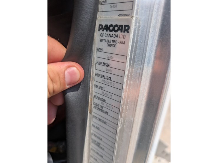 peterbilt-335-image-28