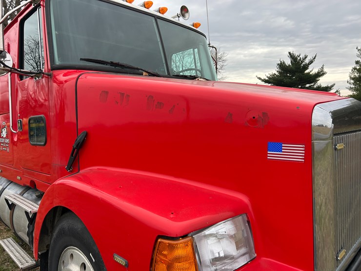 #95-•-volvo-semi-image-43