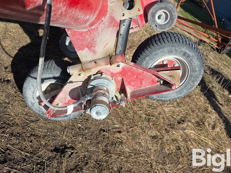 westfield-mkk-100-63-grain-auger-w/swing-hopper-image-19