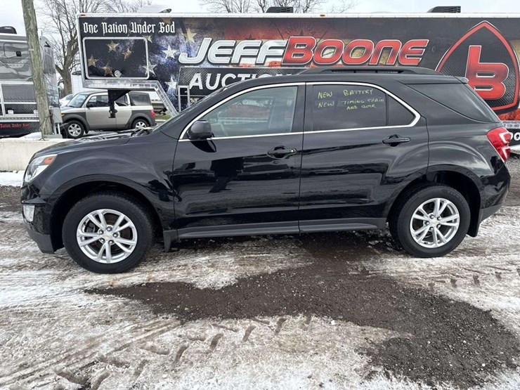 2017-chevrolet-equinox-lt-image-2