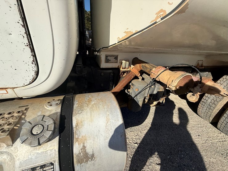 mack-r686st-image-47