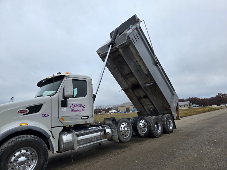 2020-peterbilt-567-image-55