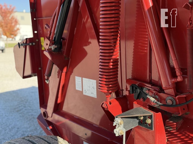 new-holland-roll-belt-560-image-28