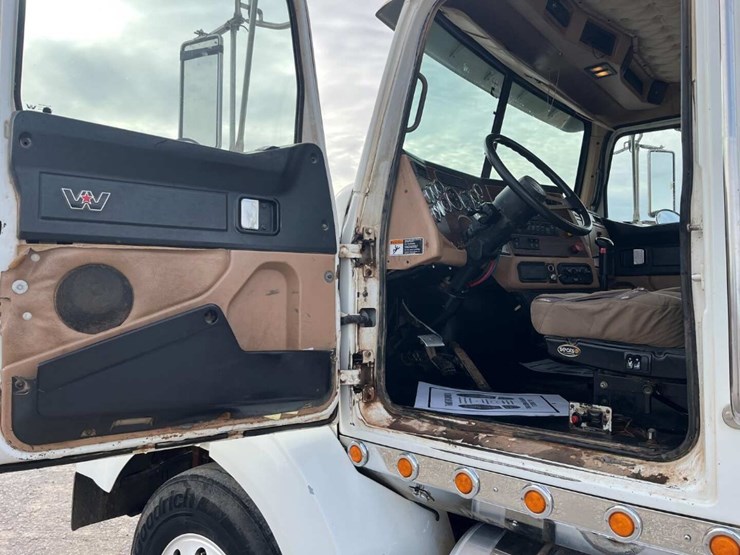 2016-western-star-4900-image-15